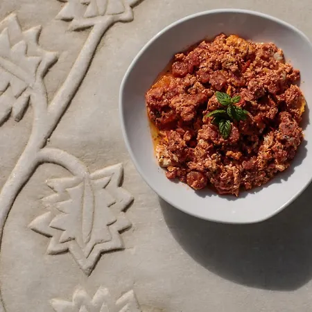 מלון Iria Art 4*