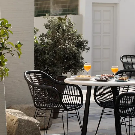 Iria Art Hotel 4*