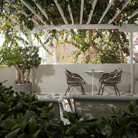 מלון Iria Art 4*